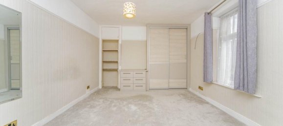 House in Bridgend, United Kingdom No. 2662 6