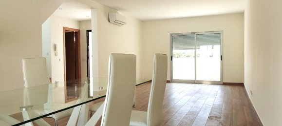 3 bedrooms House in Sesimbra, Portugal No. 7130 3