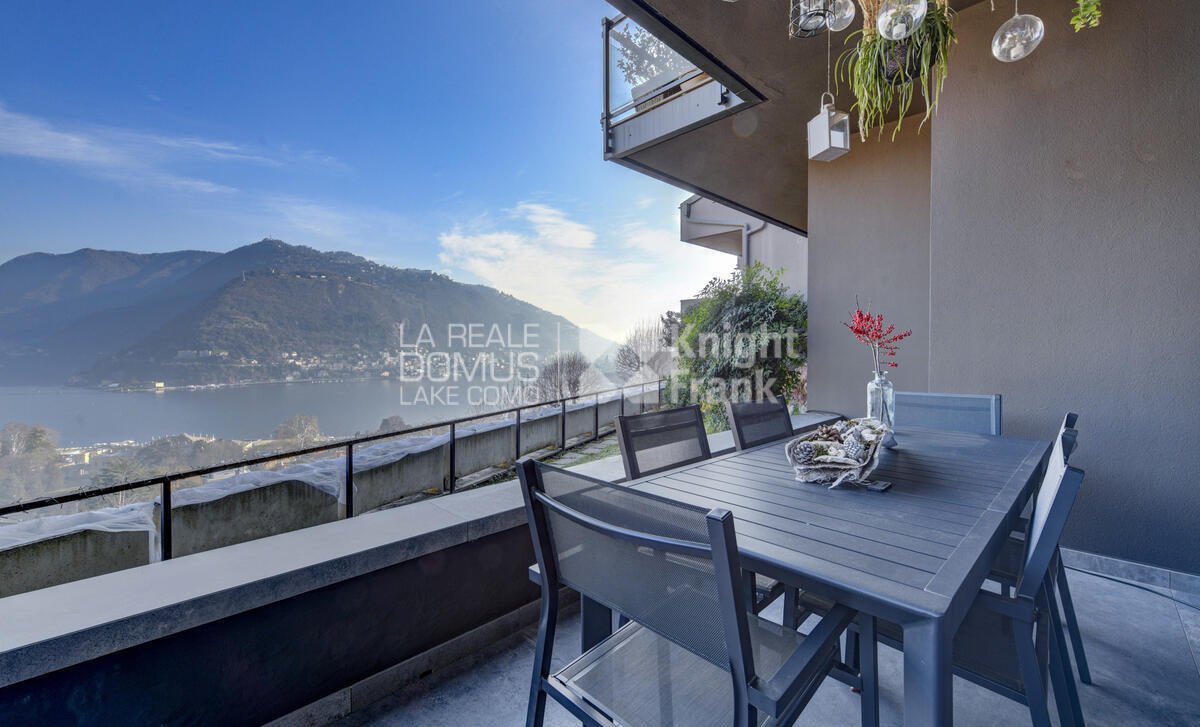 Apartamento de 3 dormitorios en Como, Italy No. 283303