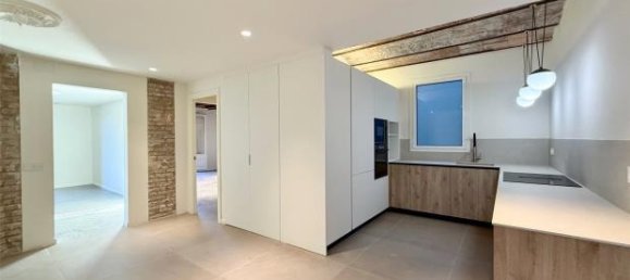 Квартира с 3 спальнями в Эшампле, Испания № 182327 5