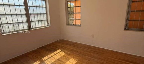 167.69m² Land for sale in Miami, Miami-Dade, Florida, USA № 614726 2