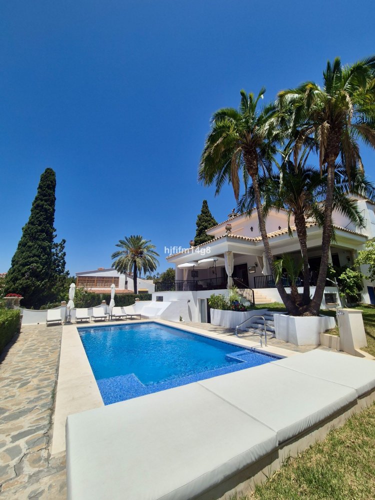 3 bedrooms Villa in Marbella, Spain No. 135737