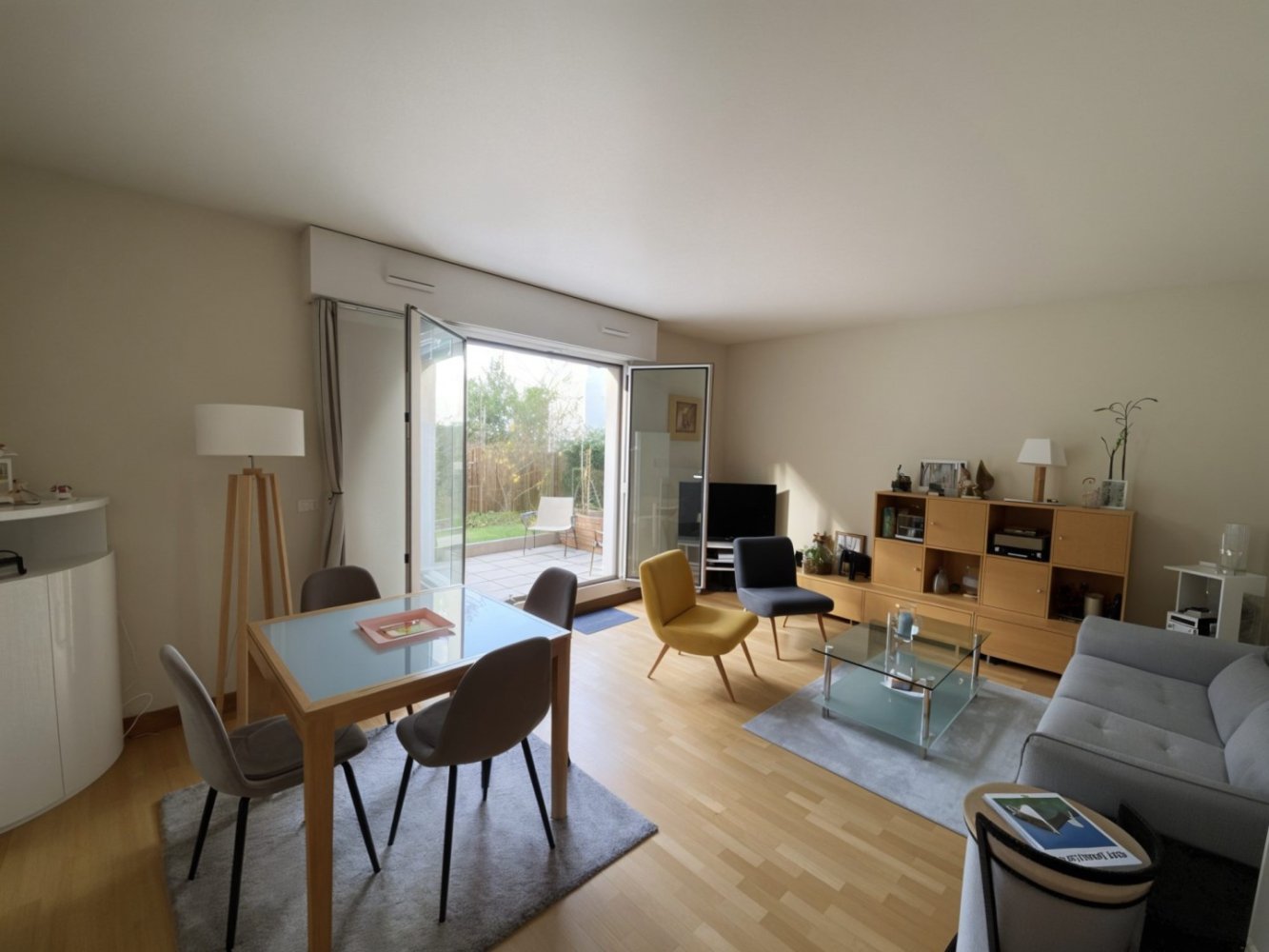 2 bedrooms Apartment in La Celle-Saint-Cloud, France No. 163609