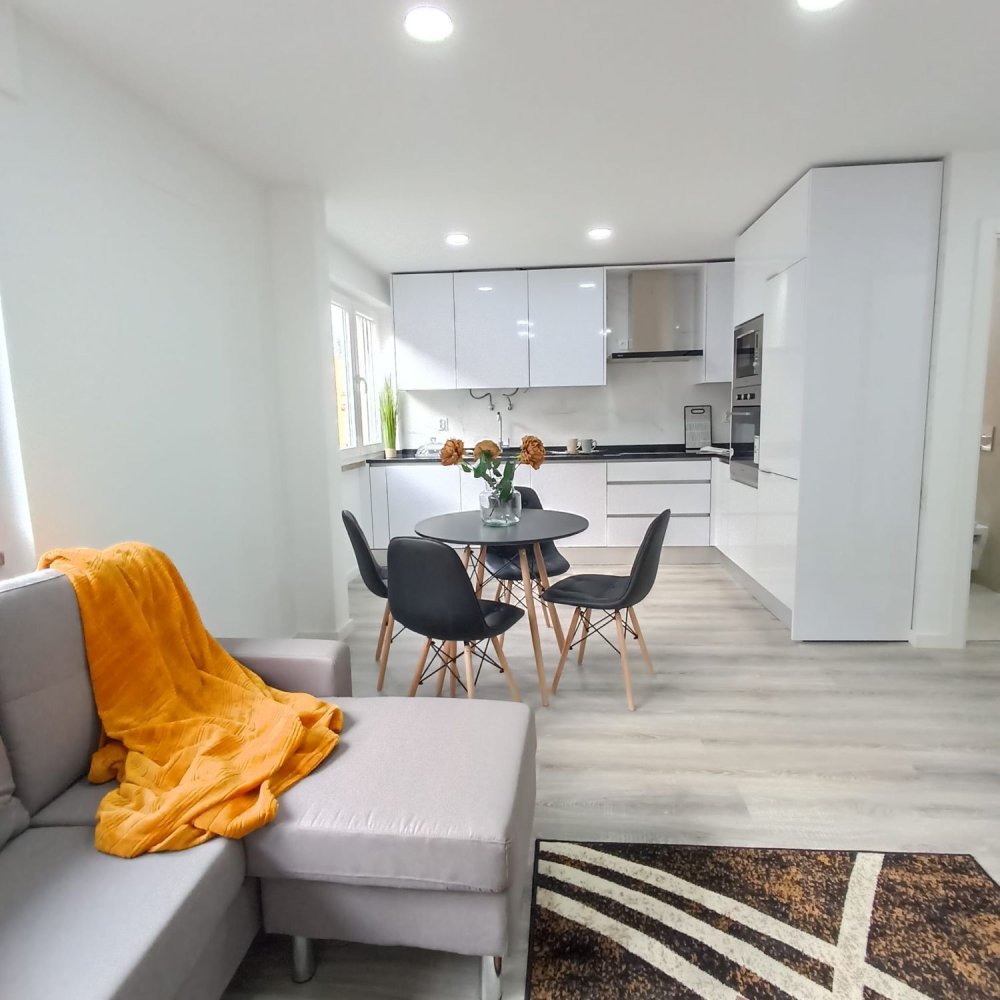 3 bedrooms Apartment in Lisbon, Portugal No. 272245