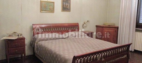 2 Schlafzimmer Villa in Isola Dovarese, Italy, Nr. 16356 8