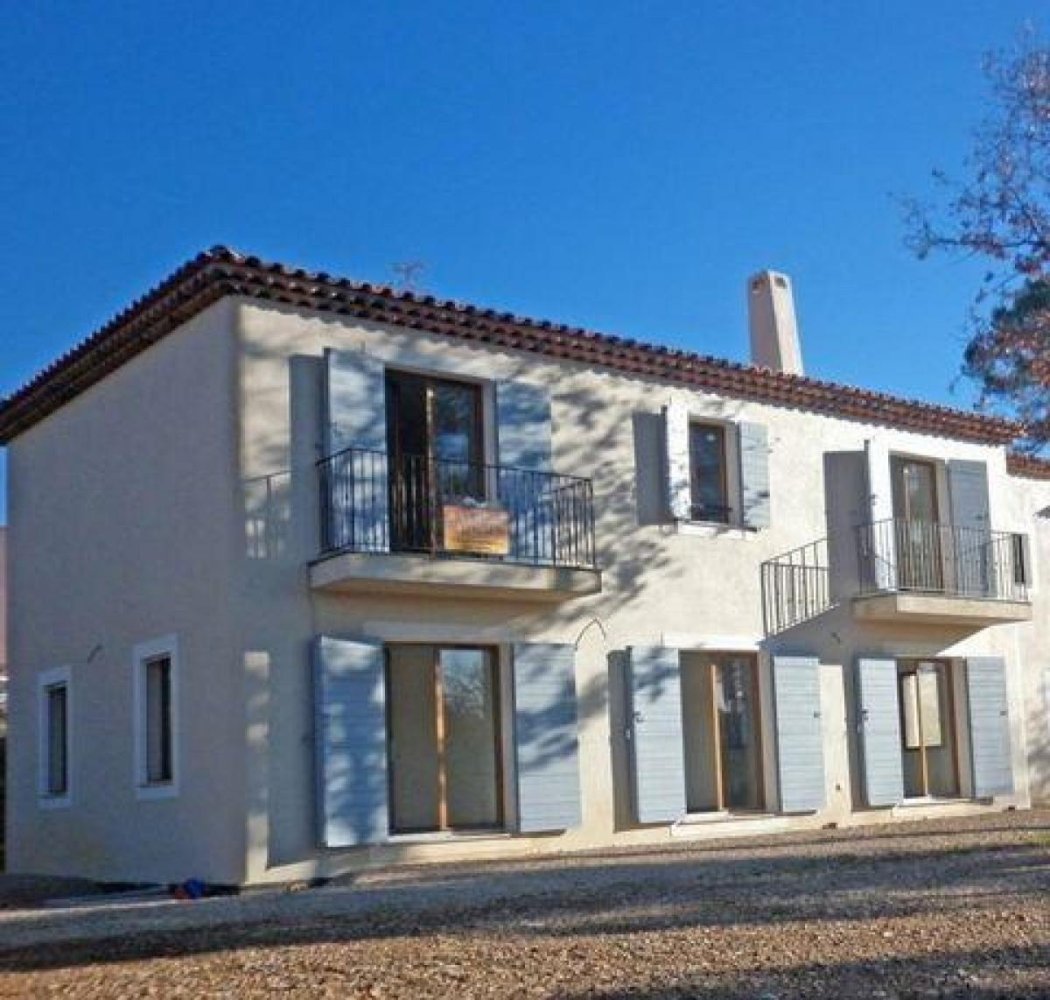 3 bedrooms House in Fayence, France No. 10472