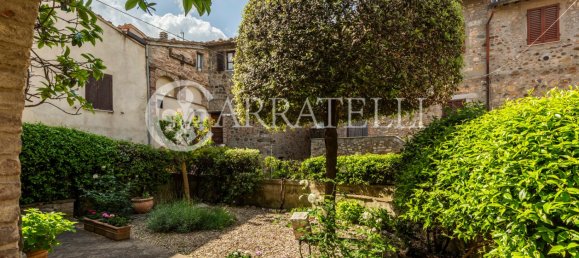 4 bedrooms Villa in Radicofani, Italy No. 78404 2