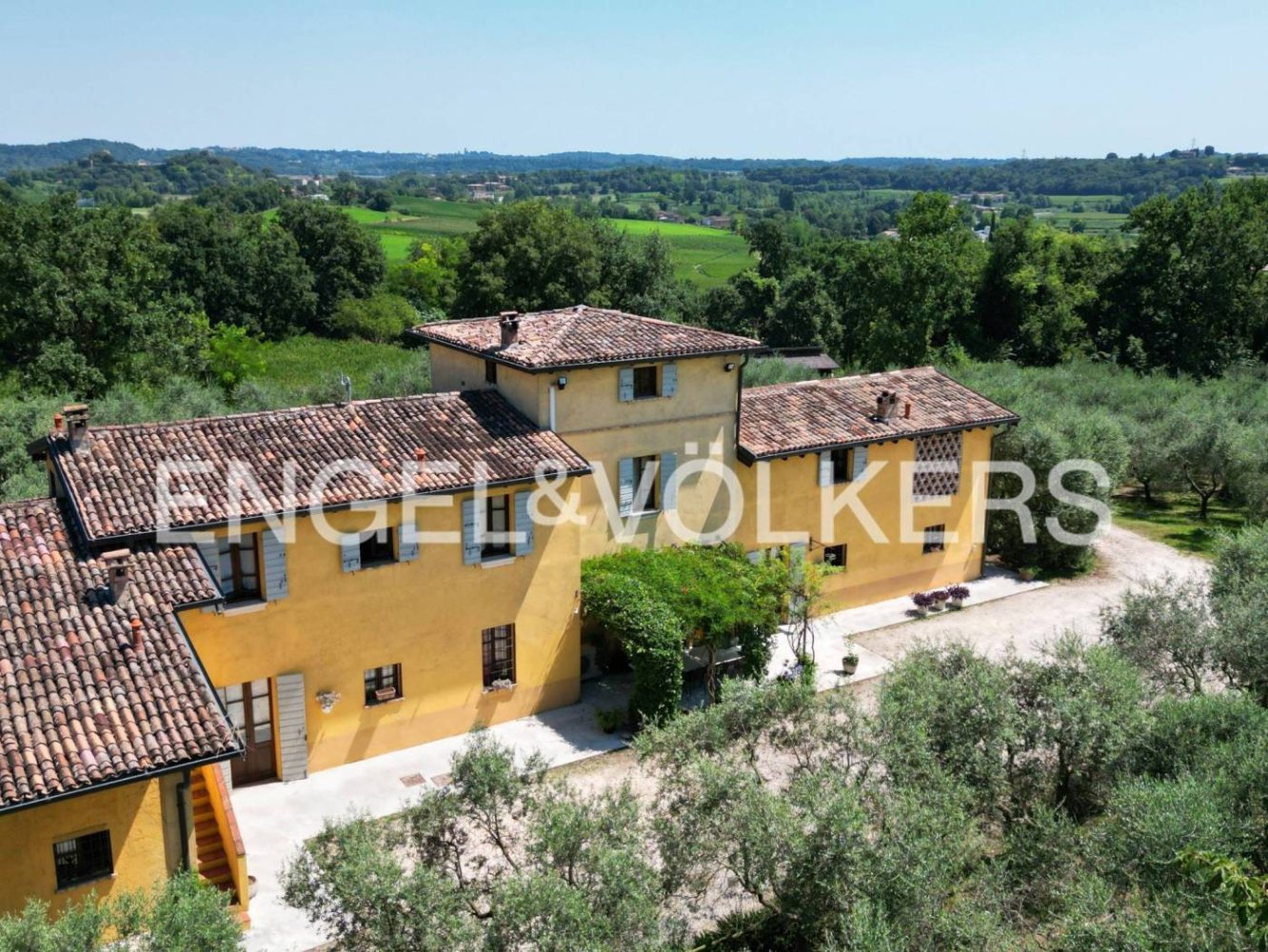 8 غرف نوم منزل في Monzambano, Italy رقم 115681