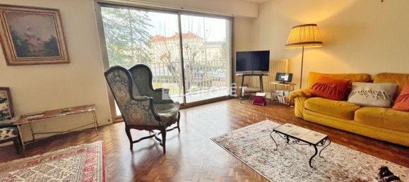 3 bedrooms Apartment in Versailles, France No. 181843 3