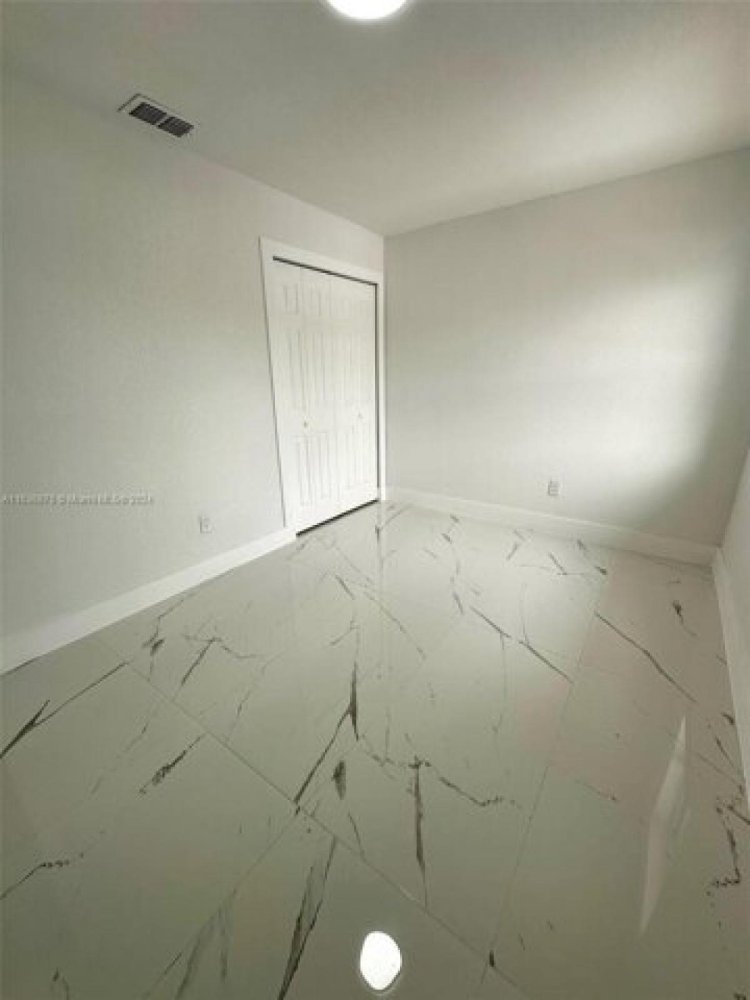 Дом с 4 спальнями в Майами-Гарденс, США № 429948