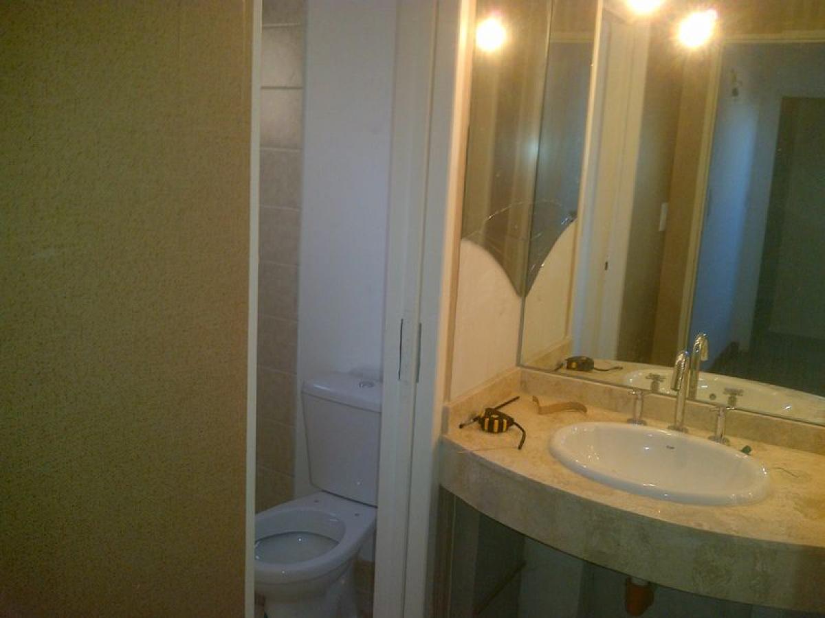 3 bedrooms House in Almirante Brown, Argentina No. 80016