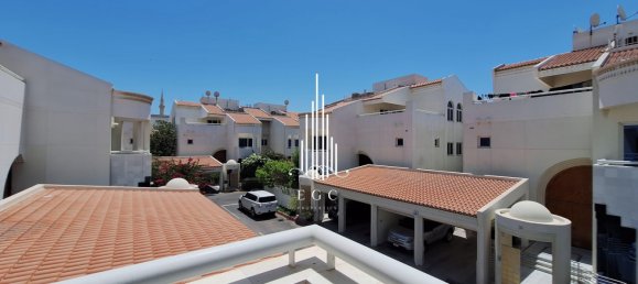 7 bedrooms Villa in Abu Dhabi, UAE No. 31198 4