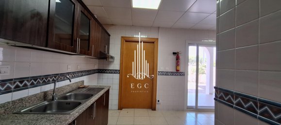 7 bedrooms Villa in Abu Dhabi, UAE No. 31198 12