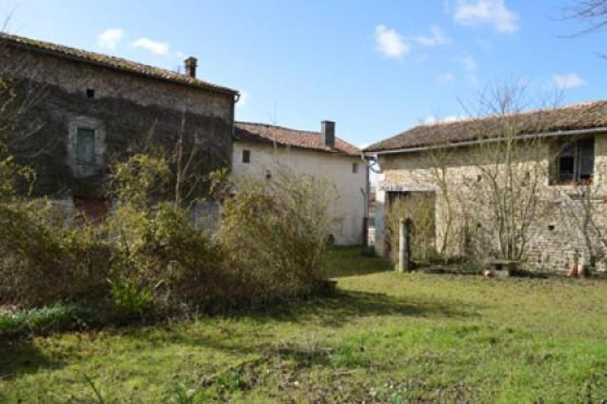 Grundstück in Villefagnan, France 106m², Nr. 21503