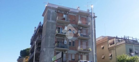 2 rooms Apartment in Rome, Italy No. 300094 4