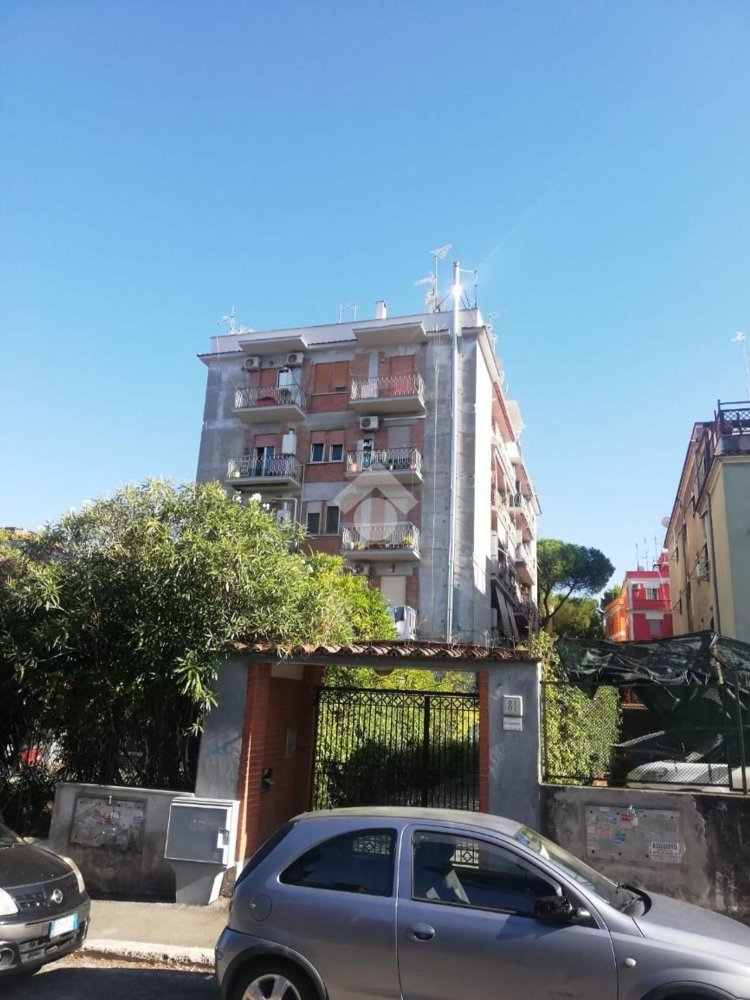2 rooms Apartment in Rome, Italy No. 300094