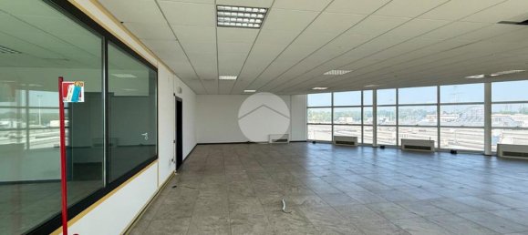 Oficina de 3 habitaciónes en Mantua, Italy No. 341375 10