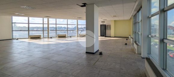 Oficina de 3 habitaciónes en Mantua, Italy No. 341375 2