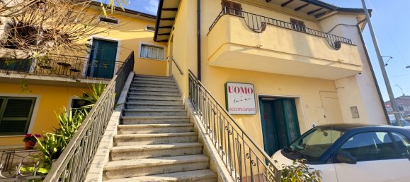 3 rooms Apartment in Assisi, Italy No. 102282 4