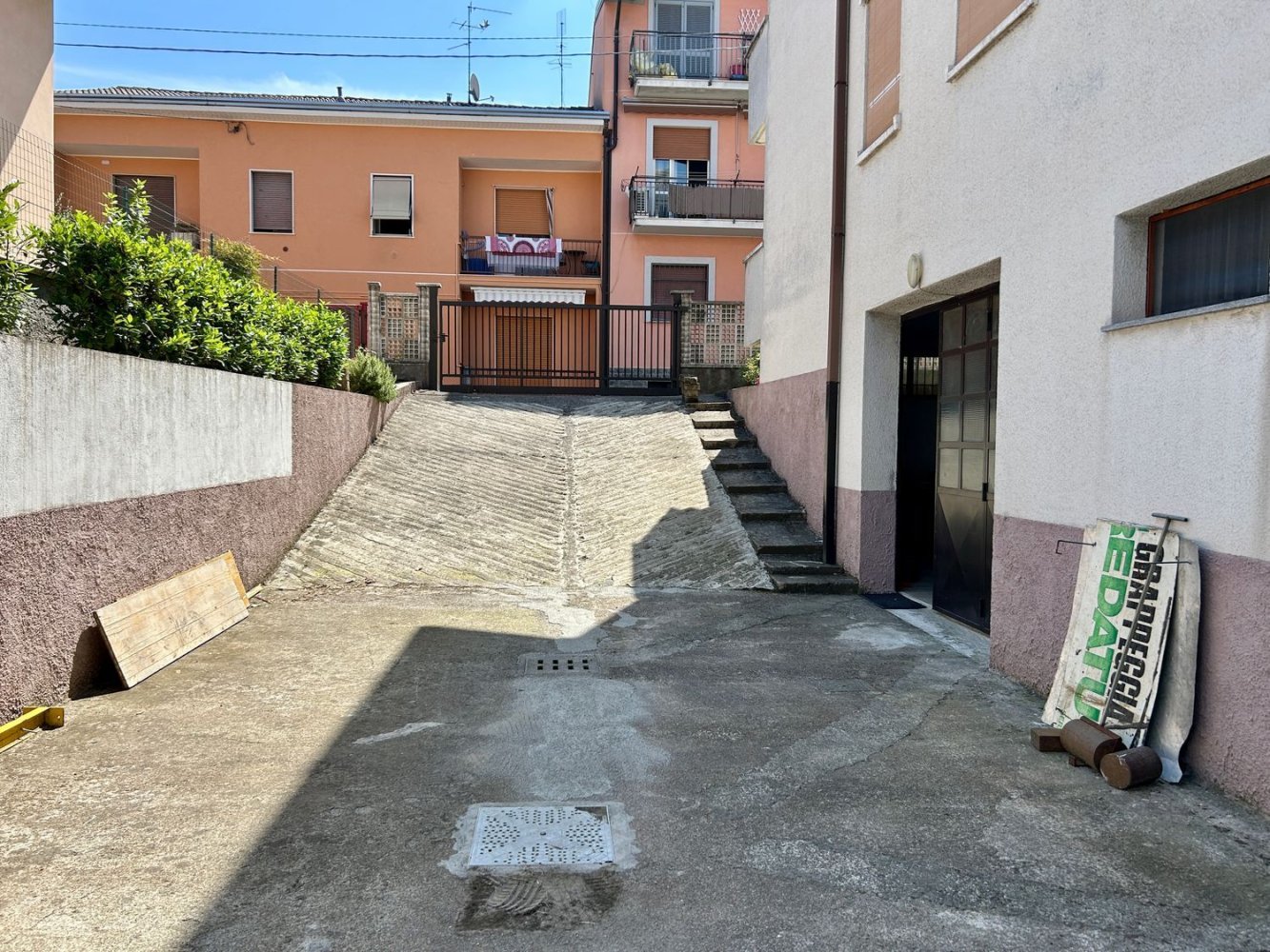 Gewerbliche Immobilie in Limbiate, Italy 75m², Nr. 267629