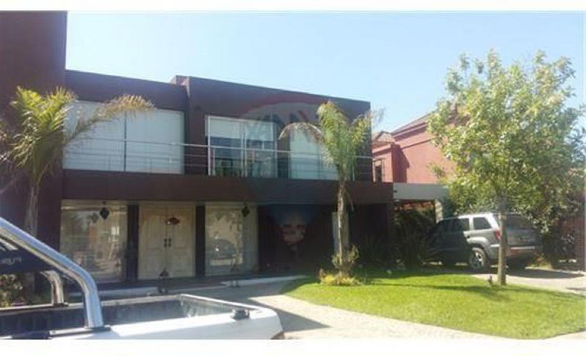 4 bedrooms House in Tigre, Argentina No. 80368