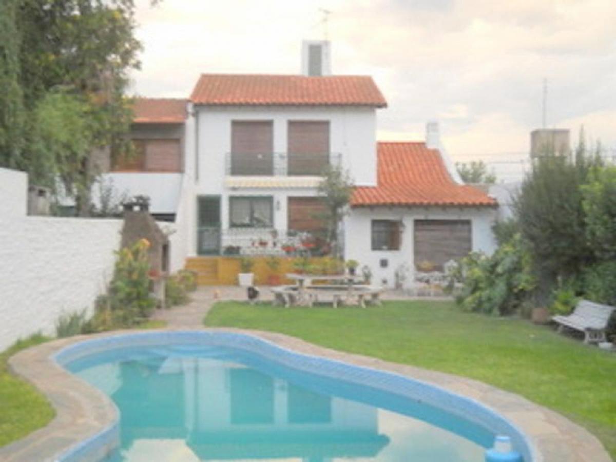 3 bedrooms House in Moron, Argentina No. 16972