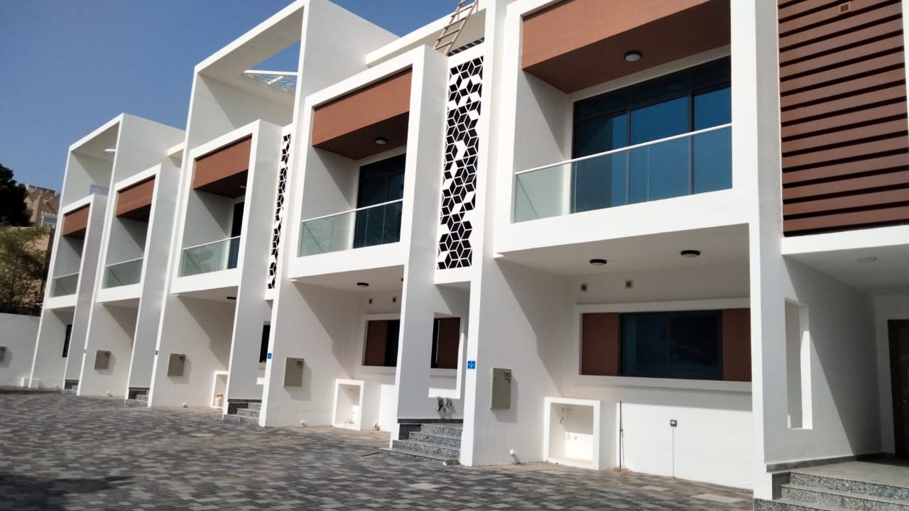 4 bedrooms Villa in Al Qurm, Oman No. 1137