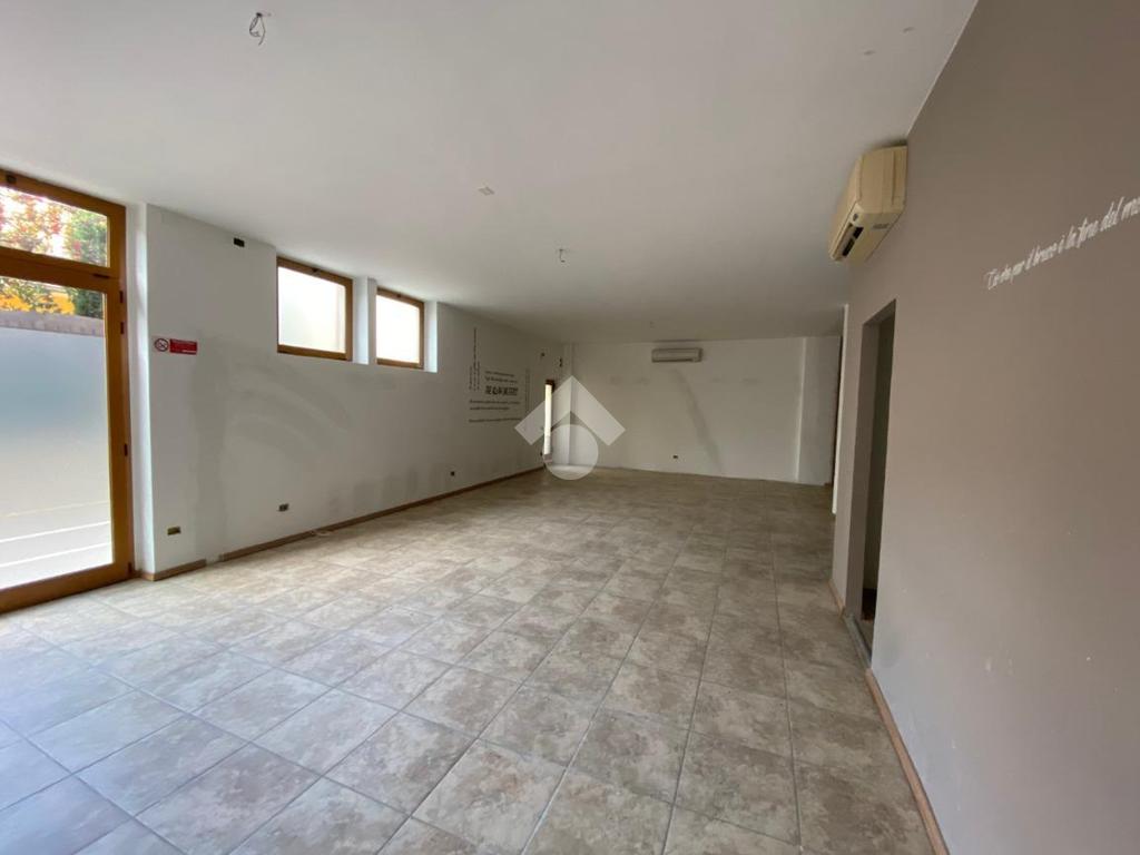 1-Zimmer Gewerbliche Immobilie in Sarnico, Italy, Nr. 86566