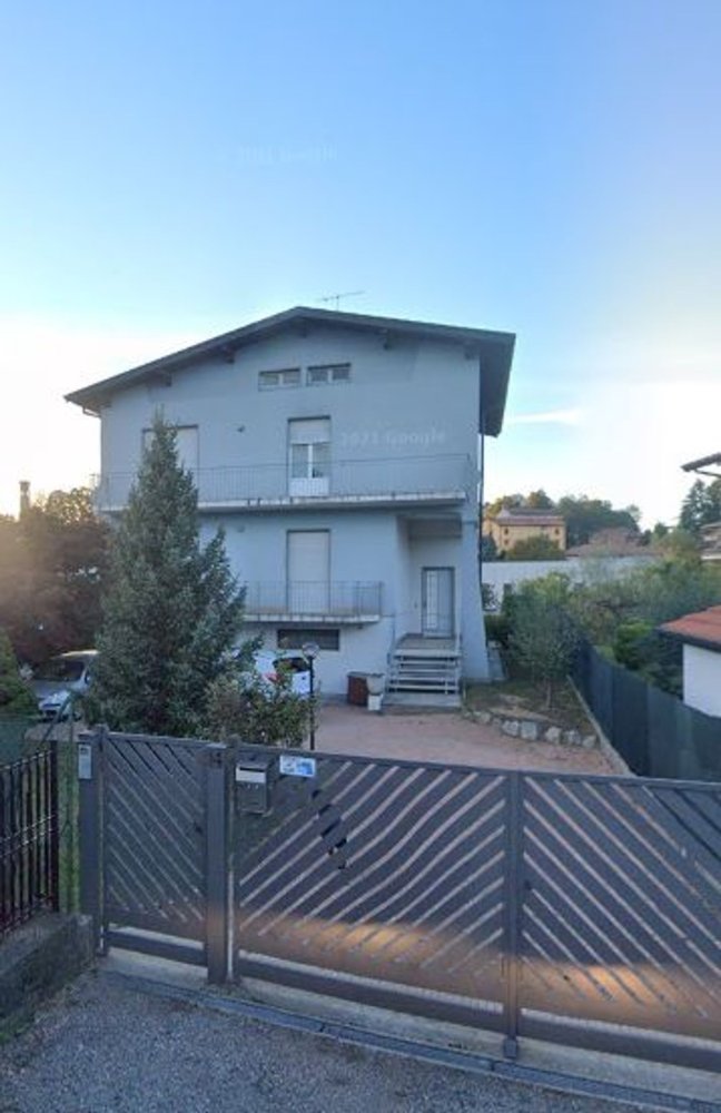 Apartamento de 4 divisões em Gazzada Schianno, Italy N.º 8435