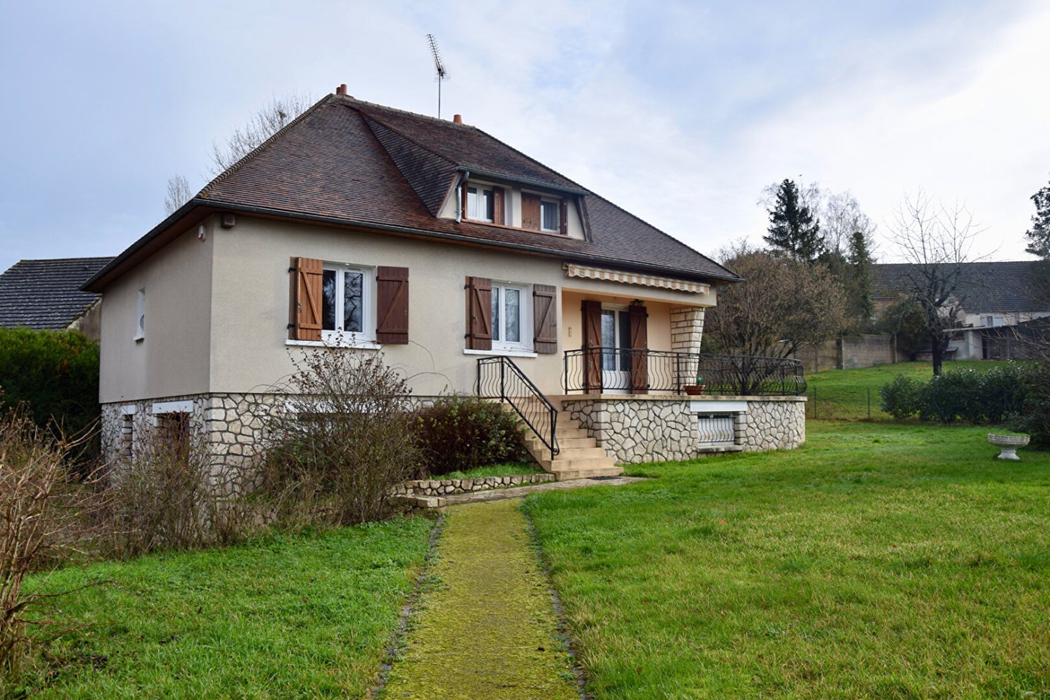 Casa de 3 dormitorios en Amilly, France No. 261585