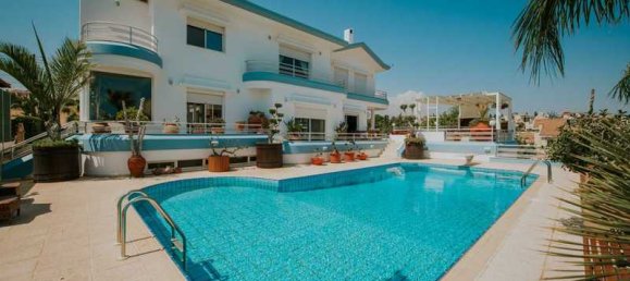 6 bedrooms House in Limassol, Cyprus No. 6727 11