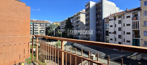 2 rooms Apartment in Turin, Italy No. 84747 2