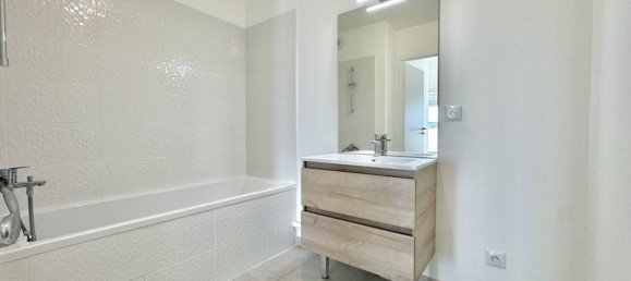 Квартира с 3 спальнями в Дижон, Франция № 193670 4