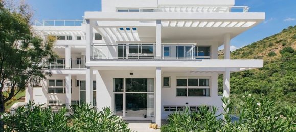 2 bedrooms Apartment in Benahavis, Spain No. 4599 3