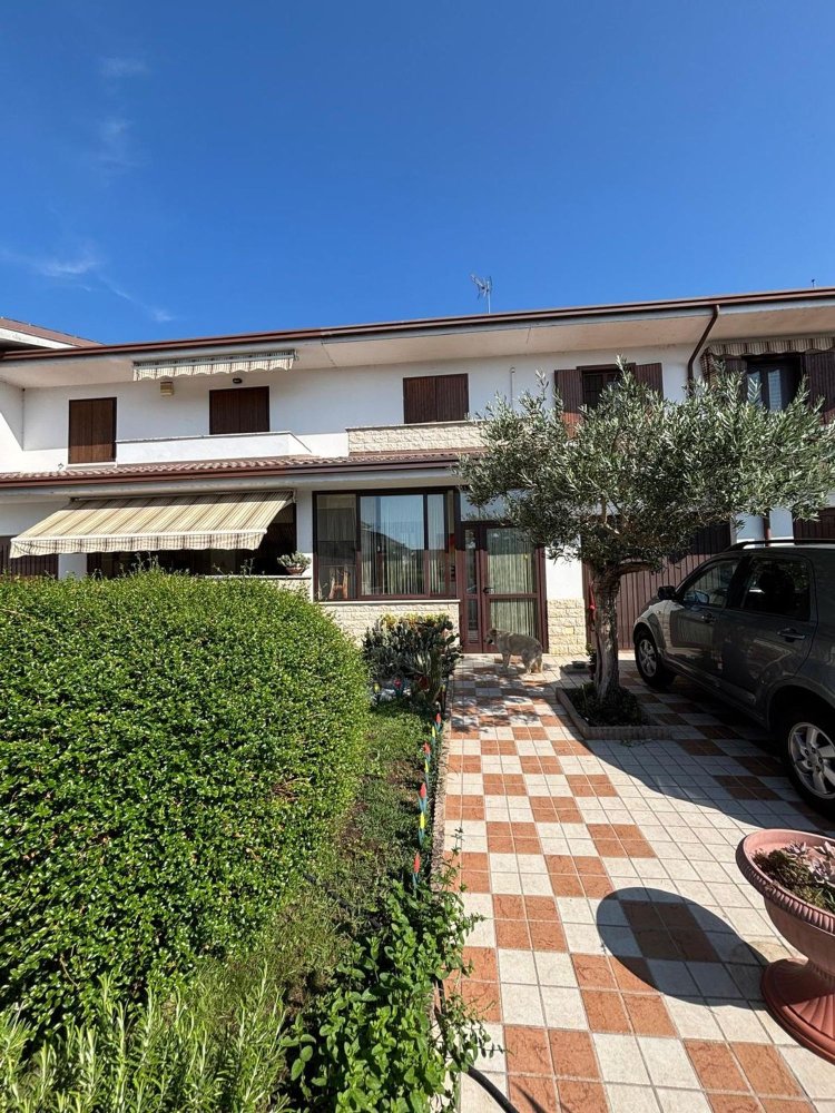 4-Zimmer Haus in Bascapè, Italy, Nr. 262806