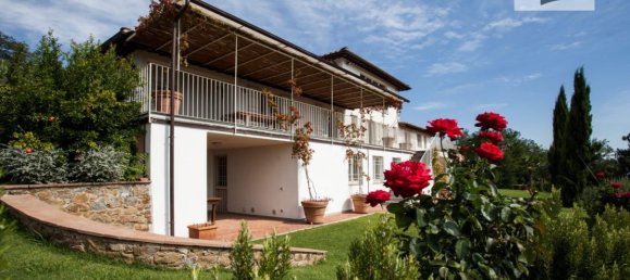 8 bedrooms Villa in Lucca, Italy No. 377447 2