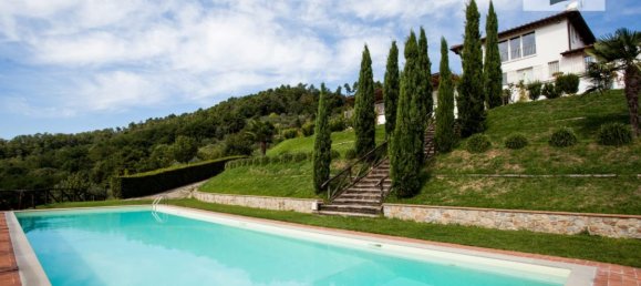 8 bedrooms Villa in Lucca, Italy No. 377447 4