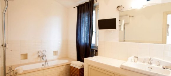 8 bedrooms Villa in Lucca, Italy No. 377447 22