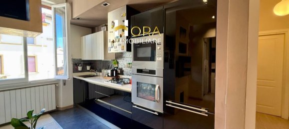 3 bedrooms Apartment in Florence, Italy No. 355917 5