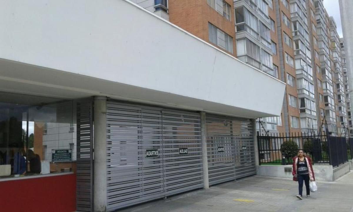 Casa de 3 dormitorios en Bogotá, Colombia No. 13073