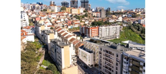 3 bedrooms Apartment in Lisbon, Portugal No. 98040 16