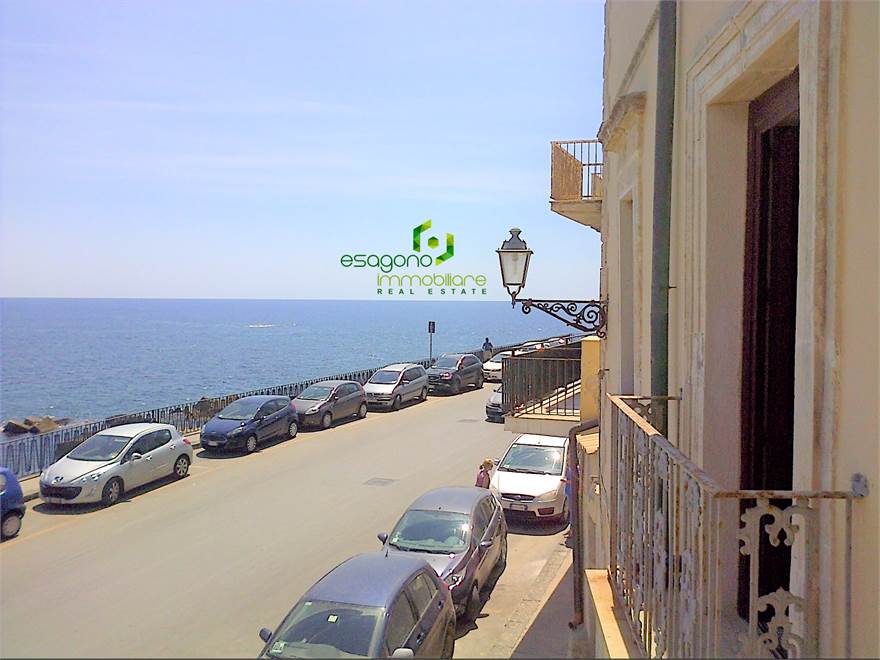 Apartamento de 2 dormitorios en Syracuse, Italy No. 361541