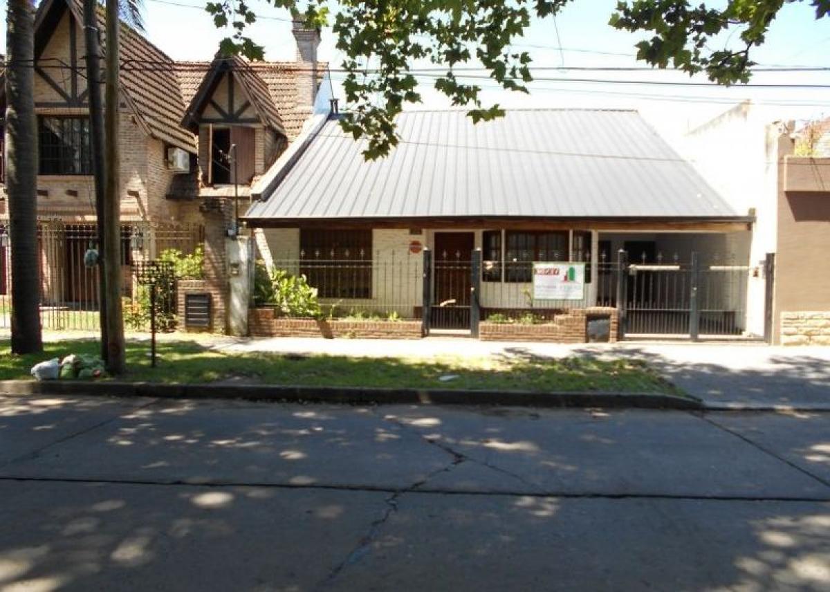 3 bedrooms House in Moron, Argentina No. 19183