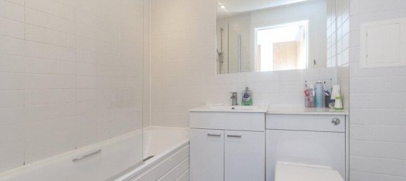 Apartamento de 2 dormitorios en Redhill, United Kingdom No. 12311 8