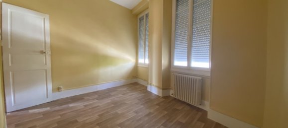 Gebäude in Vierzon, France 200m², Nr. 270739 4