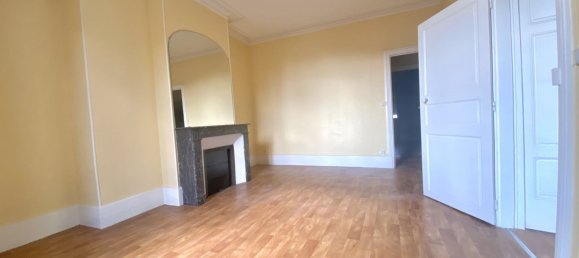 Gebäude in Vierzon, France 200m², Nr. 270739 5