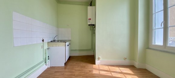 Gebäude in Vierzon, France 200m², Nr. 270739 6