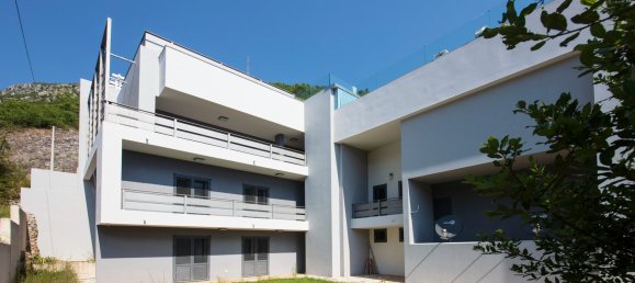 3 bedrooms Villa in Kotor, Montenegro No. 233 6