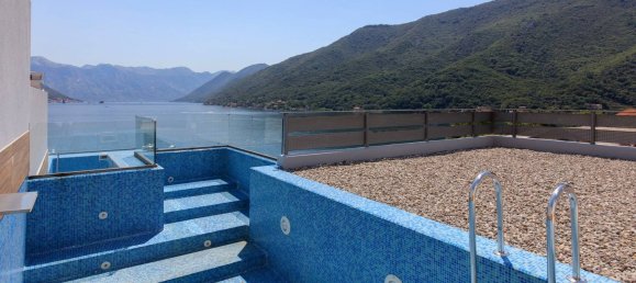 3 bedrooms Villa in Kotor, Montenegro No. 233 5