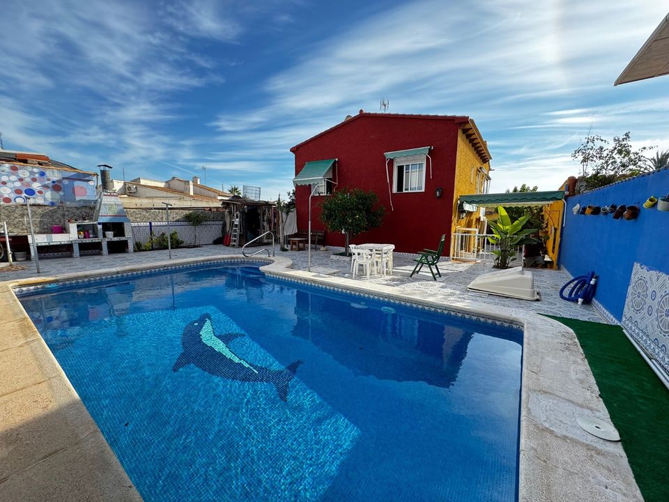 5 bedrooms Villa in Torrevieja, Spain No. 222490